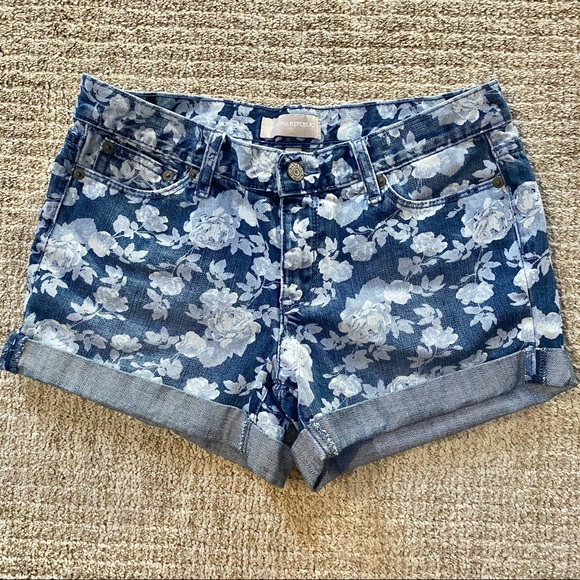 Banana Republic Pants - Floral Banana Republic denim shorts. Sz 4